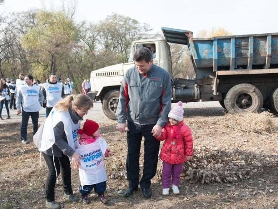 В Запорожье в Днепр выпустили двадцать тысяч мальков рыбы