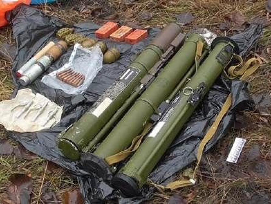 В Запорожской области обнаружили тайник с гранатометом и тротиловыми шашками