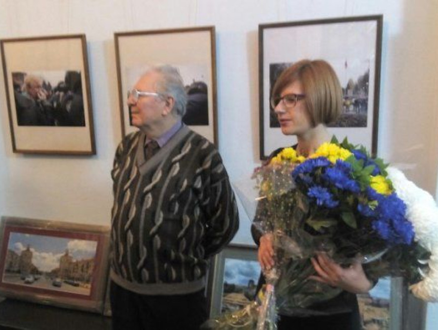 В Запорожье открыли выставку "Хрен войне"