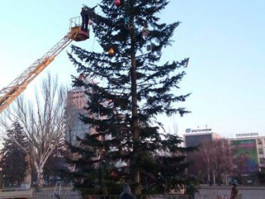 В Запорожье открывают еще один новогодний городок