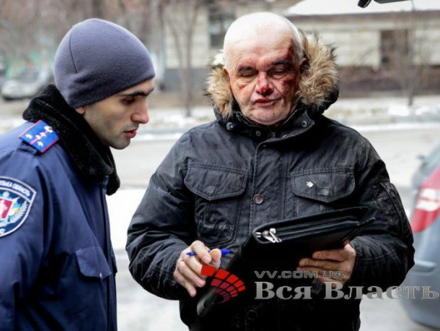 Запорожская Самооборона задержала мужчину с оружием, наркотиками и листовками ЗНР