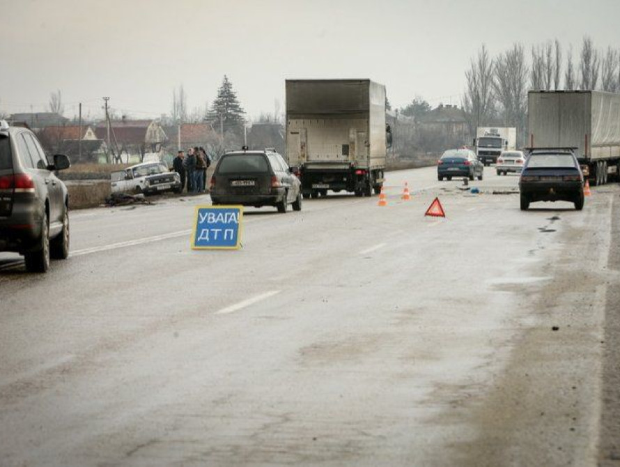 В Запорожской области легковушка столкнулась с грузовиком, 1 человек погиб
