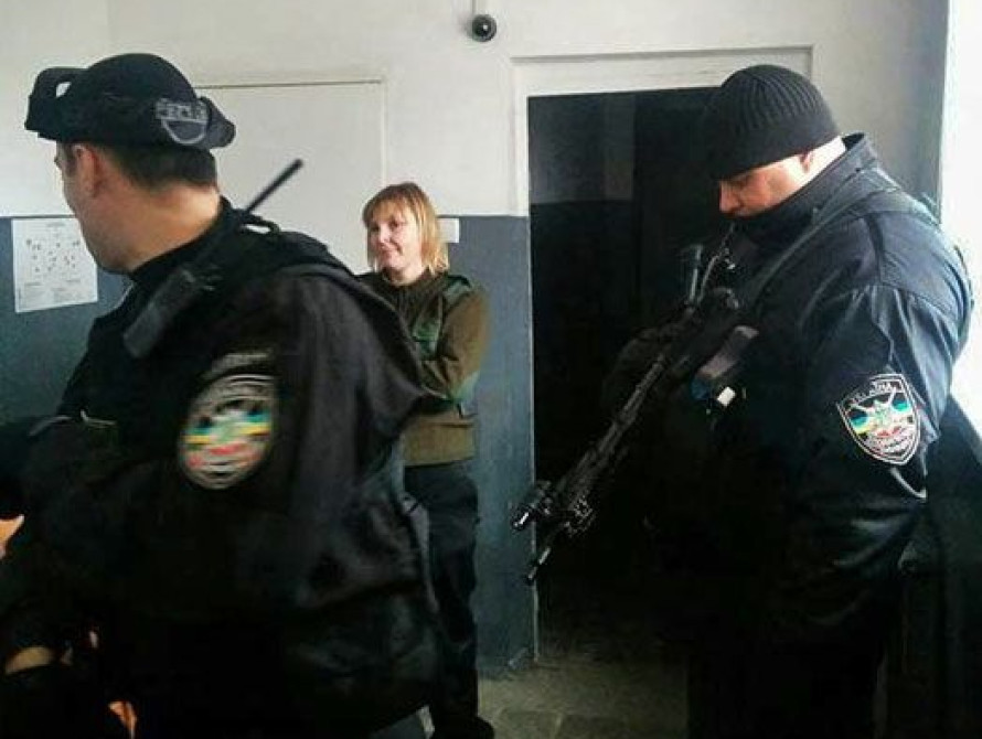 В Запорожье "маски-шоу" нагрянули на крупное предприятие (фото, видео)