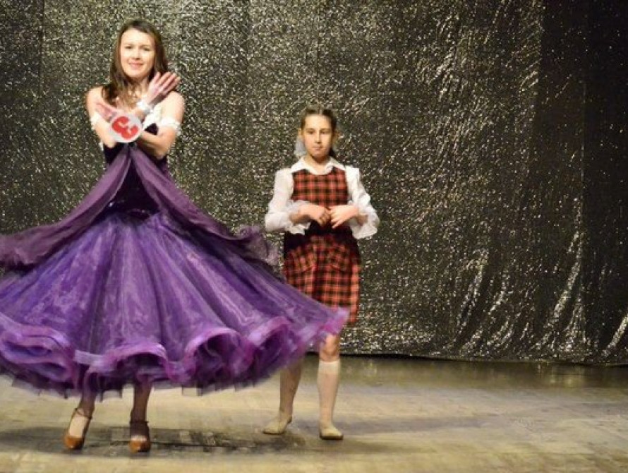 В Запорожье областная власть провела патриотический конкурс под песню "Стиляга из Москвы"