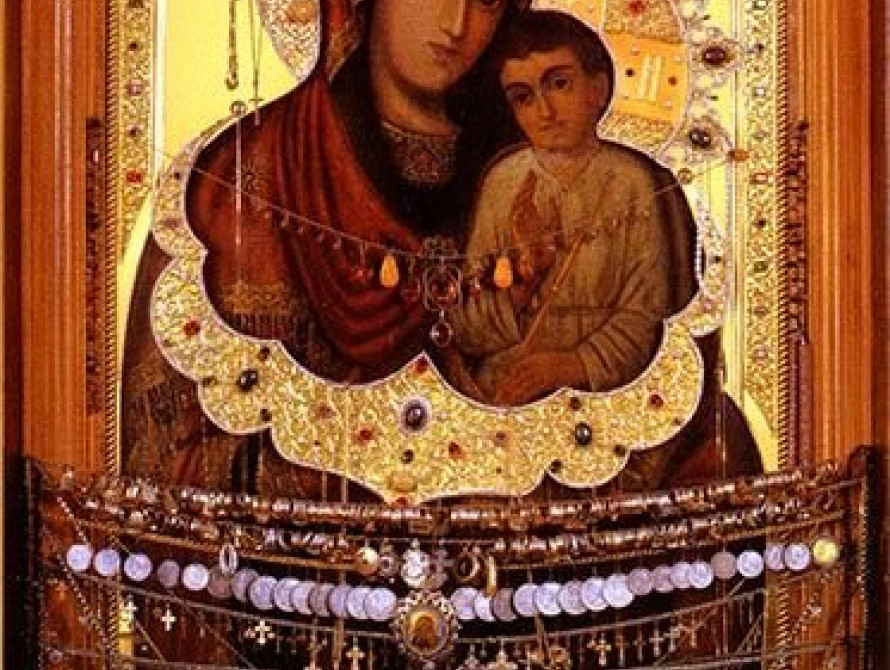 В Запорожье к крестному ходу бабушки присоединялись на остановках