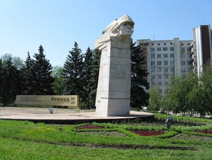 В Запорожье демонтируют "Фантомаса"