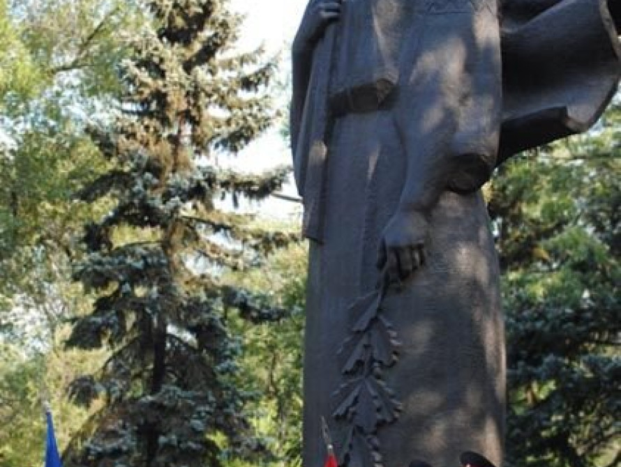 В Запорожье у мемориала "Скорбящей матери" Буряк заявил, что Донбасс и Крым будут украинскими