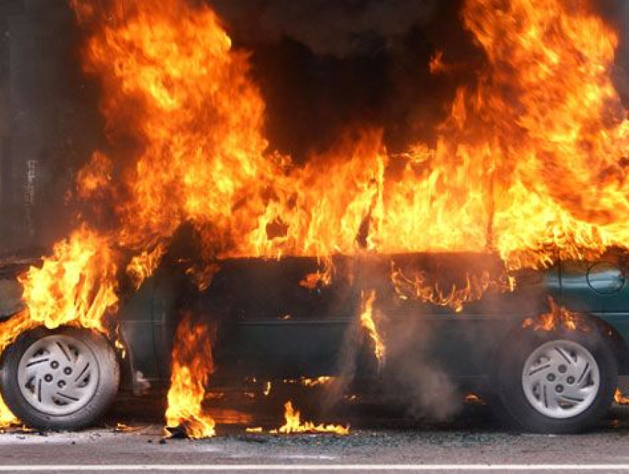 В Пологах сожгли машину бывшего ГАИшника