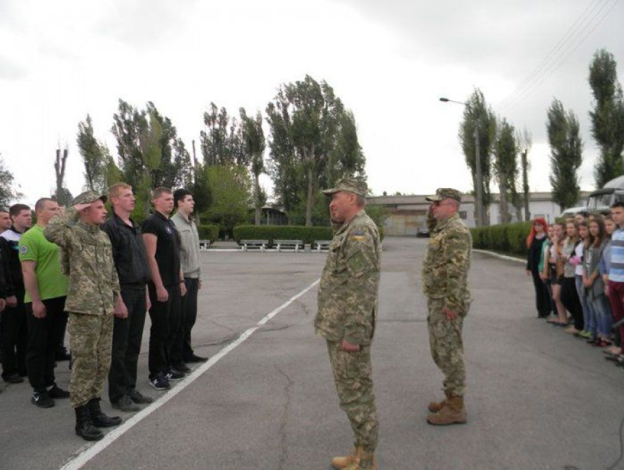Запорожские парни отправились служить в погранвойска