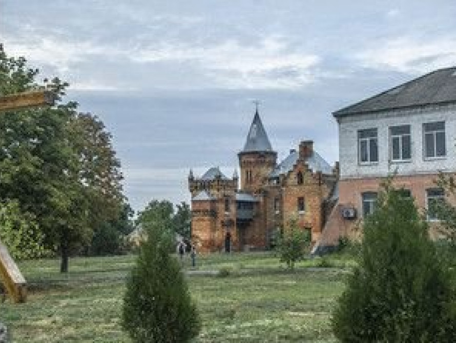 Прокуратура думает, что девочка в замке Попова травмировалась из-за служебной халатности администрации замка