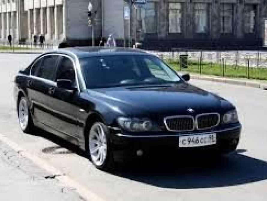 В Запорожье пьяница угнал БМВ и попал в аварию